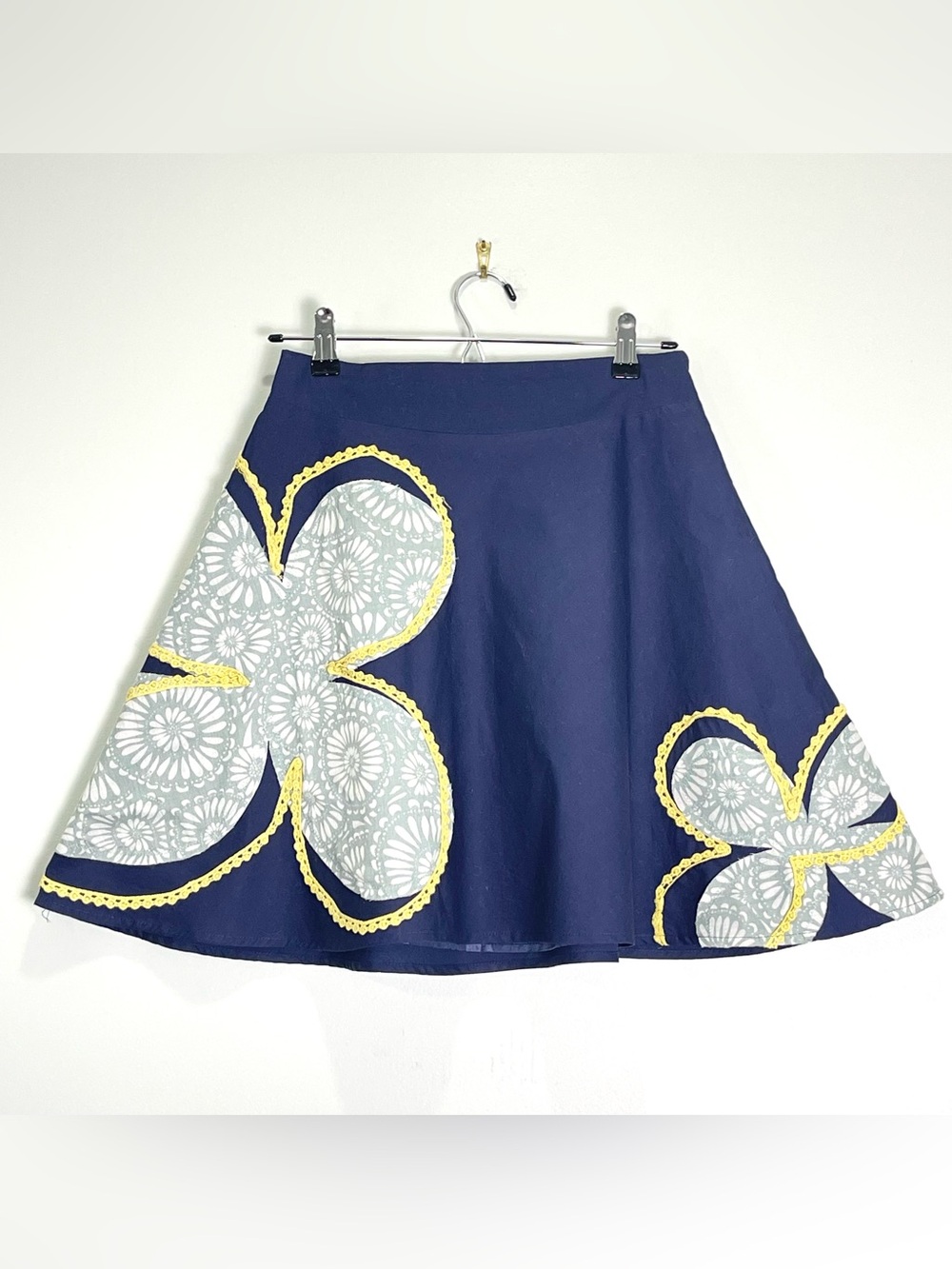 ANTHROPOLOGIE RYU Navy Blue Knee Length Skirt Lace Floral Detail Lined Sz. Small